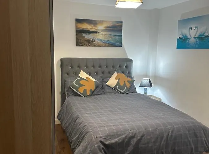 Beautiful Hoe Street Dream Ground Floor One Bedroom Apartment